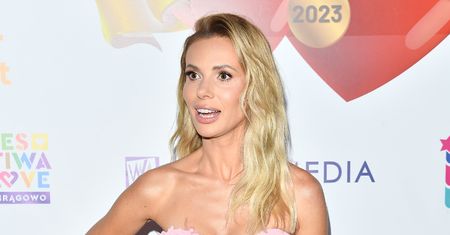 Naturalna Izabela Janachowska odsłania smukłą sylwetkę, pozując w bikini