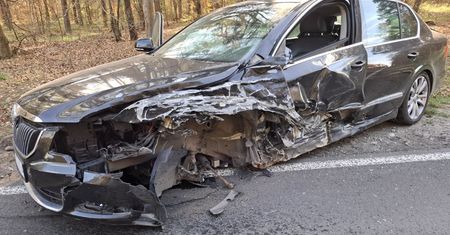 Groźny wypadek na DW 178. Trzy osoby w szpitalu
