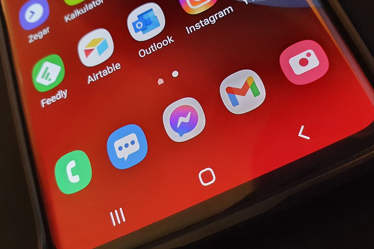 Sklep Google Play: 18 szkodliwych aplikacji do usunięcia - Smartfon z Androidem