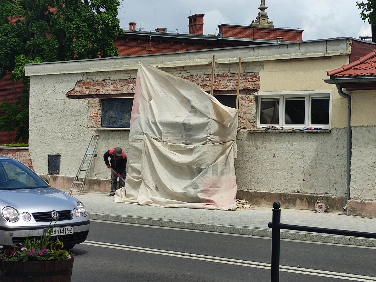 Trwa remont ciekawego budynku przy ul. Limanowskiego w Wałbrzychu. Co tu będzie?