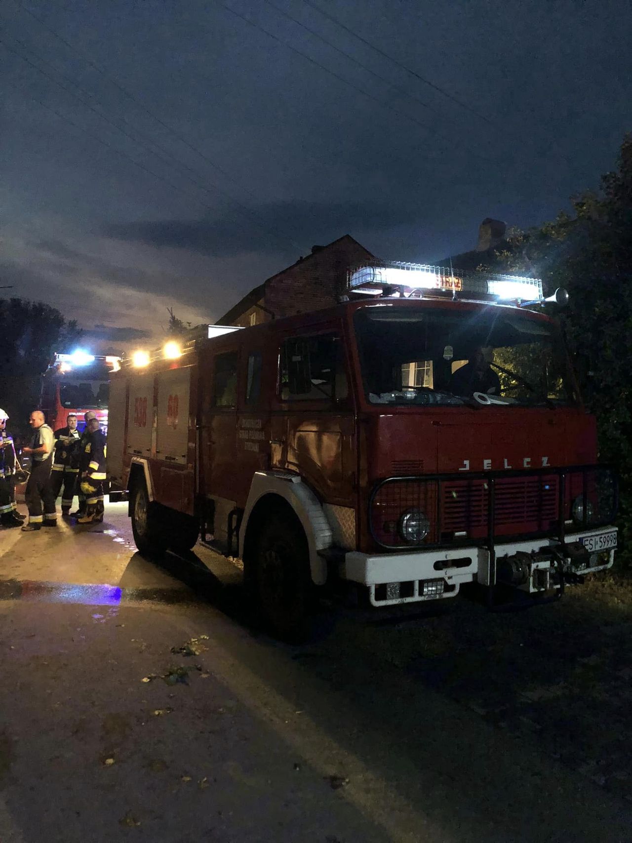 Trąba powietrzna przyszła w nocy. Duże zniszczenia w centrum Polski