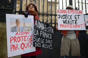 Wraca głośna afera. Przeszukania w banku w Paryżu