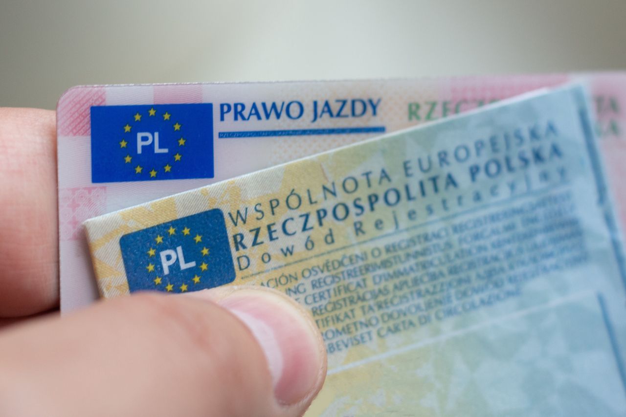 Toruń: 2 tysiące dowodów rejestracyjnych odebranych z urzędomatu