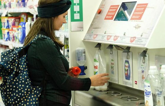 Henkel testuje w Czechach automaty do napełniania butelek
