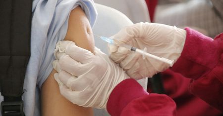 Miliardy na zapas". KAS zawiadamia prokuraturę: Ministerstwo Zdrowia kupiło 89 milionów dawek szczepionek za dużo