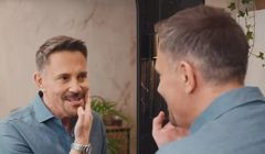 Krzysztof Ibisz w reklamie OBI świętuje 27. urodziny