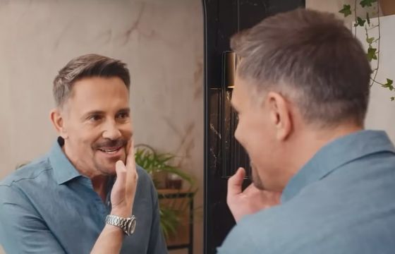 Krzysztof Ibisz w reklamie OBI świętuje 27. urodziny