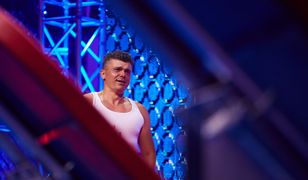 "Ninja Warrior": discopolowy macho w show. Czy Tomasz Niecik da radę na torze?