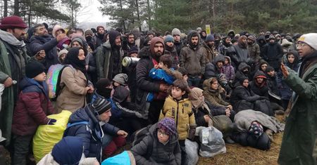 Spowiedź przemytnika migrantów. "Ci ludzie umierają na granicy i pomagam im jak mogę"