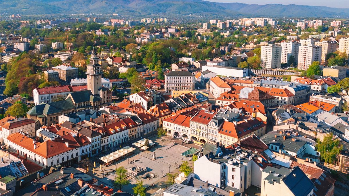 Ktoś oblewa restauracje cuchnącym kwasem 
