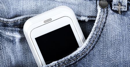 Dlaczego nie powinieneś nosić telefonu komórkowego przy sobie?