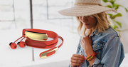 Helix to słuchawki zakładane na... nadgarstek. Moda na wearables chyba zaszła za daleko