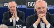 Tak Korwin-Mikke cieszył się kary w Parlamencie Europejskim. Uśmiechał się szeroko i klaskał (sobie?)…