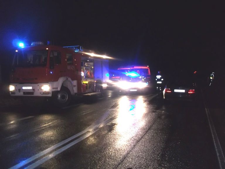 Z regionu: Tragedia w świąteczną noc. Jedna osoba nie żyje, kilka zostało rannych