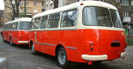 Kultowe pojazdy czasów PRL. Umiesz je rozpoznać?