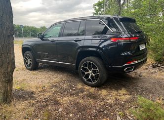 Jeep Grand Cherokee. Pół miliona złotych za sporego SUV-a z dwulitrowym silnikiem