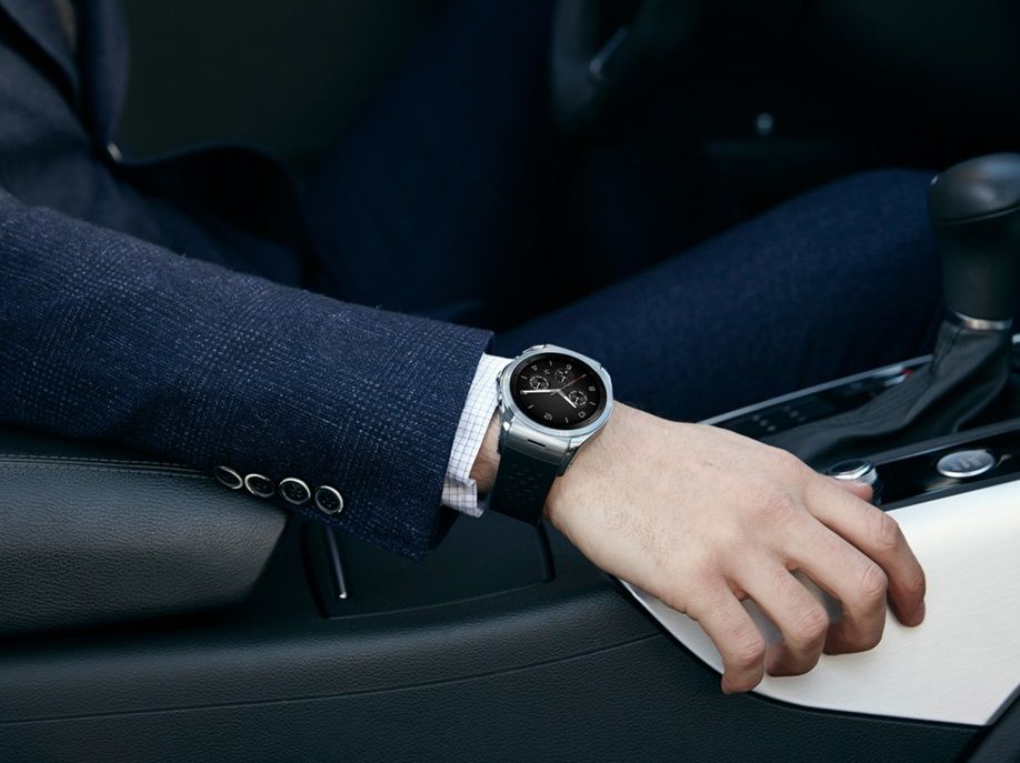 LG Watch Urbane również w wersji z LTE, 1 GB RAM-u, pojemniejszą baterią oraz... WebOS?