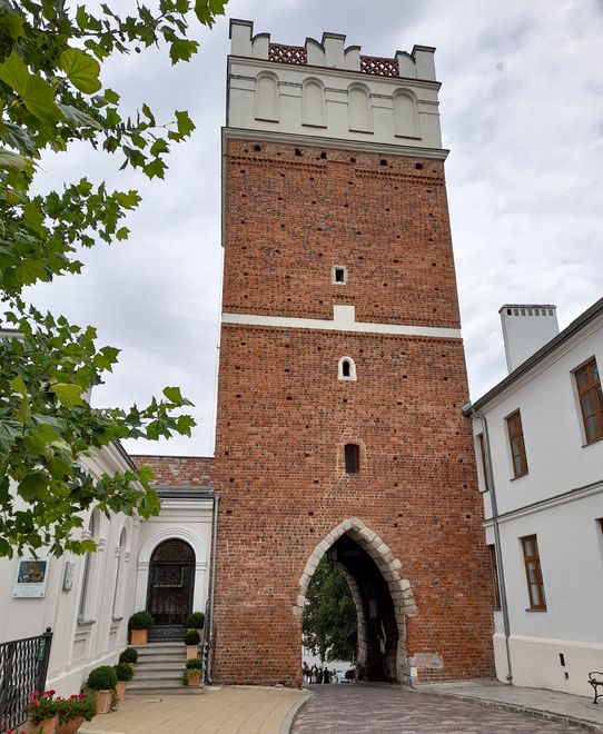 Brama Opatowska to jeden z symboli Sandomierza 
