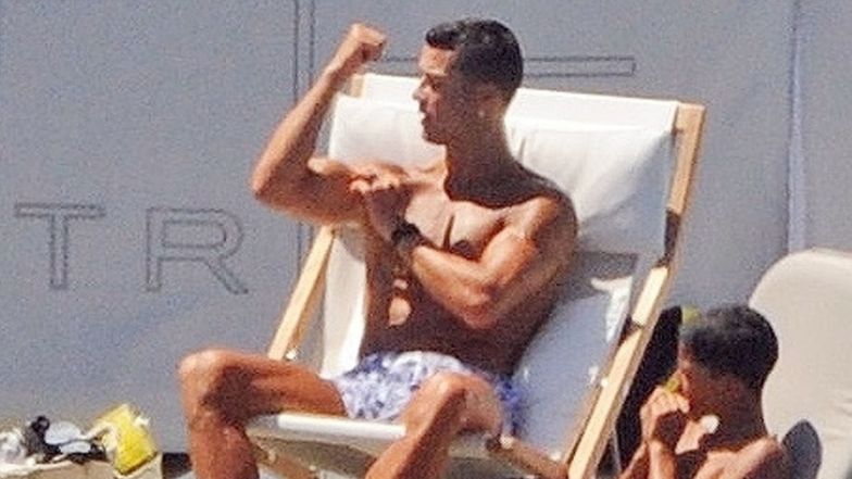 Cristiano Ronaldo i Georgina Rodriguez opalają się na jachcie