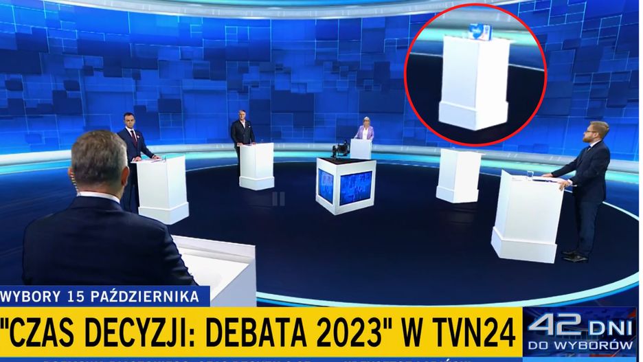 PiS nie bierze udziału w debacie TVN24. Zamiast tego na miejscu dla przedstawiciela PiS pojawiły się pampersy