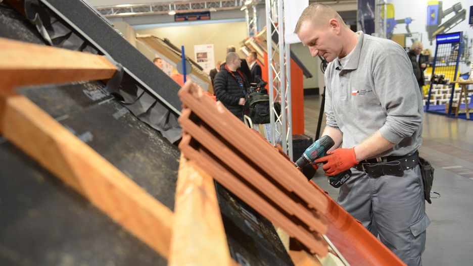 Firmy szukją m.in. murarzy-tynkarzy,  pracowników ogólnobudowalnych i kierowników budów. Brakuje też, i to w zasadzie niezmiennie od lat, cieśli i dekarzy, fot. ilustracyjne/archiwalne P. Miecznik/Polska Press