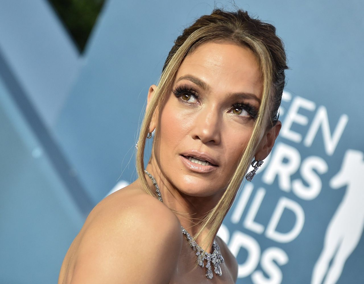 Jennifer Lopez i polska marynarka! Wystąpiła w niej w teledysku