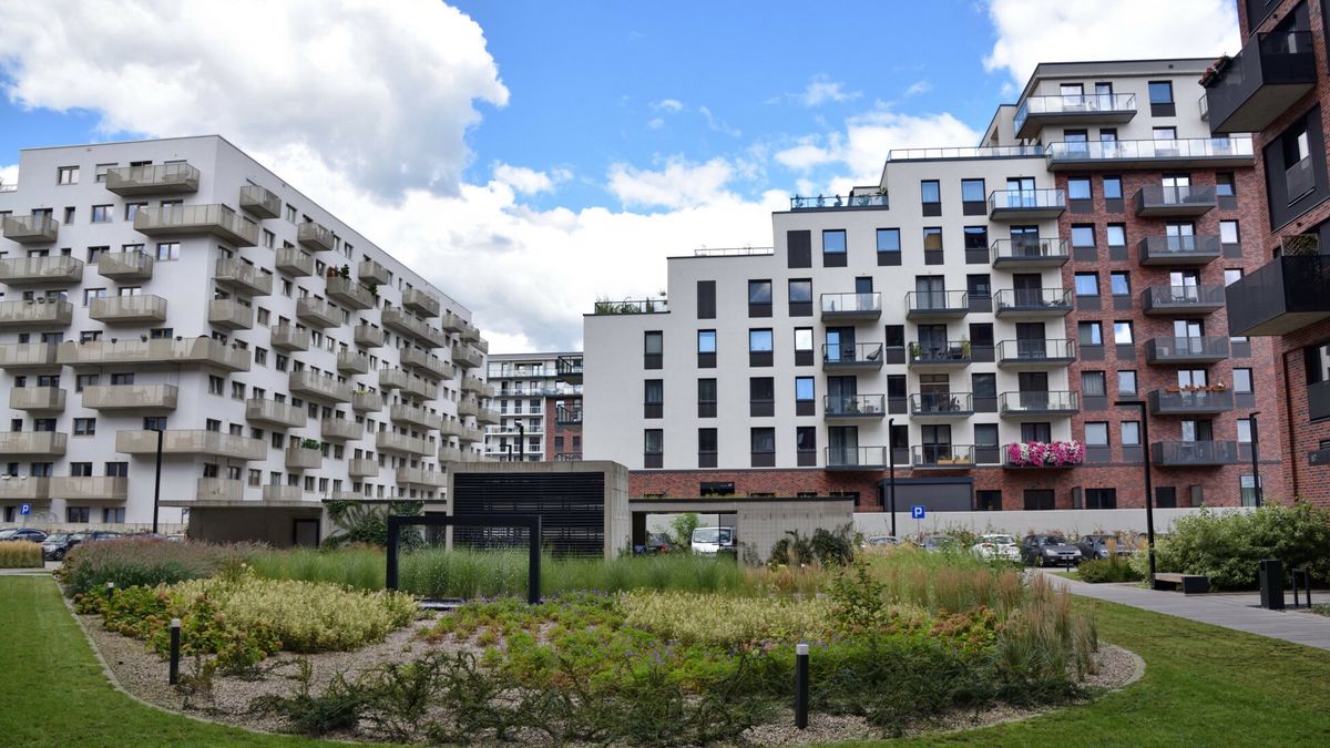 Stock Bart?omiej MagierowskiFot. Bartlomiej Magierowski/EastNews. Wroclaw 2.09.2022. Nowe osiedle Port Popowice we Wroclawiu. N/z: nowoczesne budynki mieszkalne,Bartlomiej Magierowski