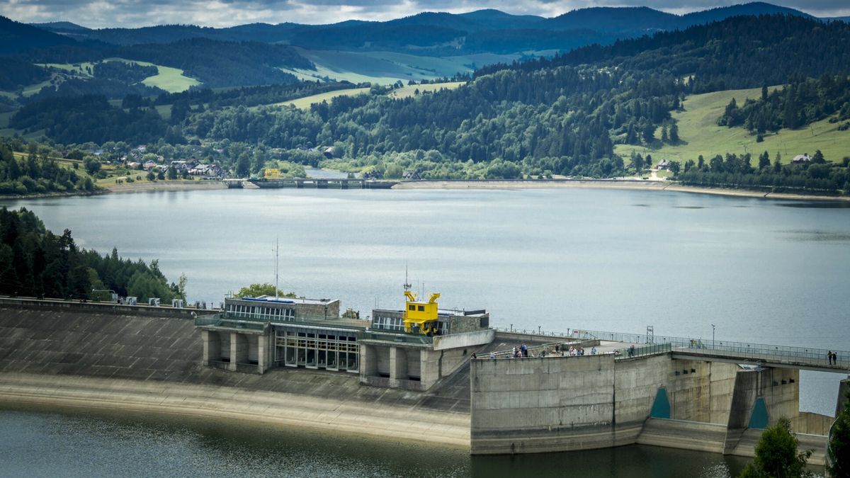  Zapora wodna Niedzica, nazywana również Zaporą Czorsztyńską
