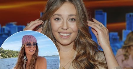 Izabella Krzan w stroju kąpielowym. Dekolt do pasa odsłonił sporo ciała, musiała uważać