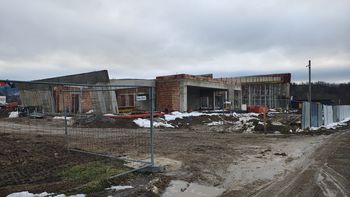 Sękowa: Basen robi coraz większe wrażenie. Wkrótce montaż dachu