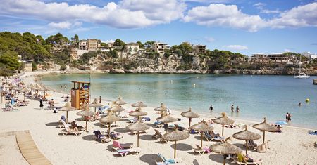 Majorka zakazała pływania na niektórych plażach. Powodem wyciek odchodów