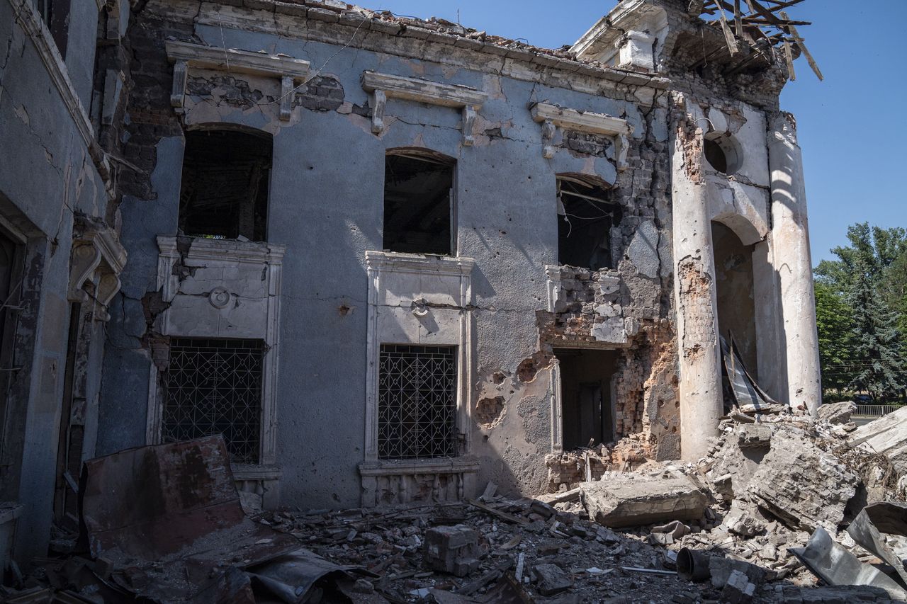 Russia claims breakthrough into central Ukraine as civilian toll mounts