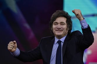 "Zaczynamy iść naprzód". Gigantyczna pożyczka dla gospodarki w rozsypce