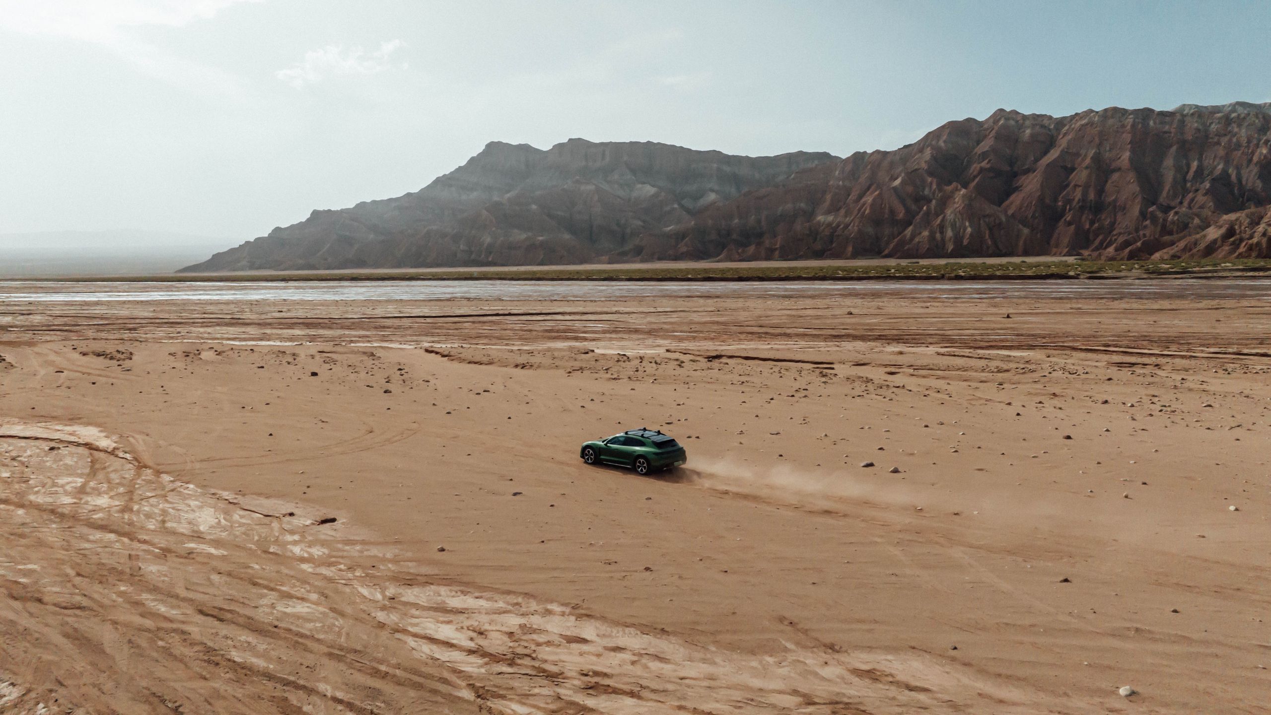Porsche taycan cross turismo w drodze na Hongtu Daban