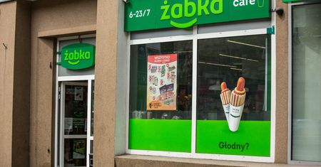 Tego jeszcze nie grali. Żabka dostarczyła zakupy za pomocą drona