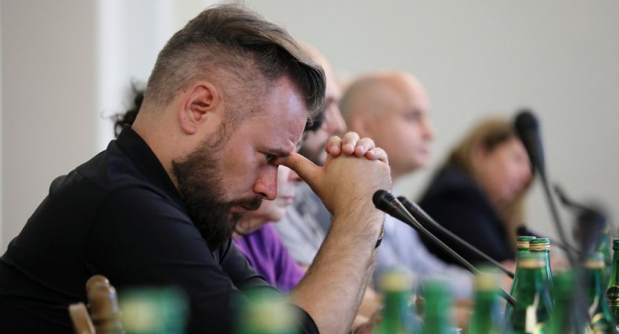 Za kulisami Kanału Zero. Pieniądze i energia, duże rotacje i spory chaos