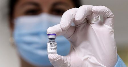 Przypominająca dawka szczepionki przeciwko COVID-19. MZ zaktualizowało wytyczne
