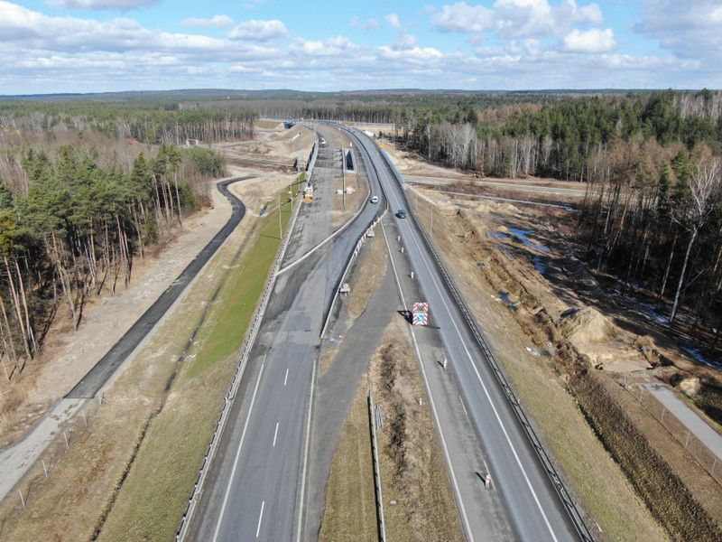 Polacy na półmetku budowy drogi S3 do granicy. Czesi ciągle w lesie