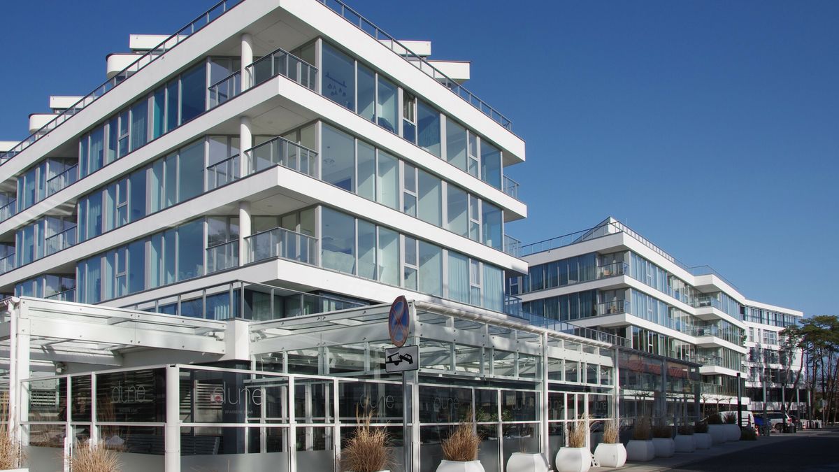 Pomorze Zachodnie MaBa
PHOTO: ZOFIA I MAREK BAZAK / EAST NEWS Wojewodztwo zachodniopomorskie miasto Mielno   N/Z ulica Pionierow,  luksusowe apartamenty nad morzem  Dune Beach Resort
MAREK BAZAK