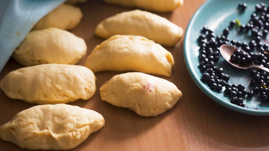 background, baked, bakery, berries, berry, blue, blueberry, bread, breakfast, brown, bun, buns, cake, celebration, crumble, delicious, dessert, dough, eat, filling, food, forest, fresh, fruit, fruits, gourmet, healthy, homemade, icing, jagodzianka, kitchen, pastry, polish, polish cuisine, recipe, refreshment, rolls, snack, sweet, tasty, traditional, vintage style, white, yeast
