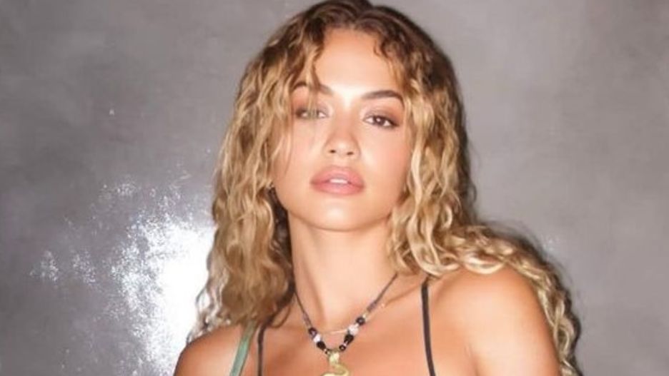 Rita Ora uwielbia chodzić w "nagich sukienkach" 
