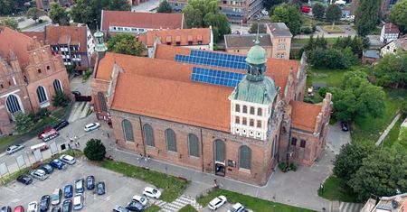 Ksiądz nielegalnie zamontował fotowoltaikę. "Z chodnika nie widać"