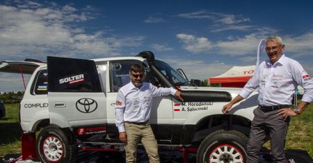 Polacy pojadą na Dakar Classic starym land cruiserem. Zrobili auto ponad miarę