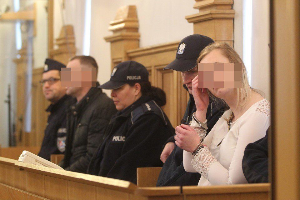 Grzegorz B. za zabójstwo półrocznego chłopczyka został skazany na dożywocie, zaś Karinie B. za pomoc w zabójstwie sąd drugiej instancji wymierzył karę 12 lat więzienia.
