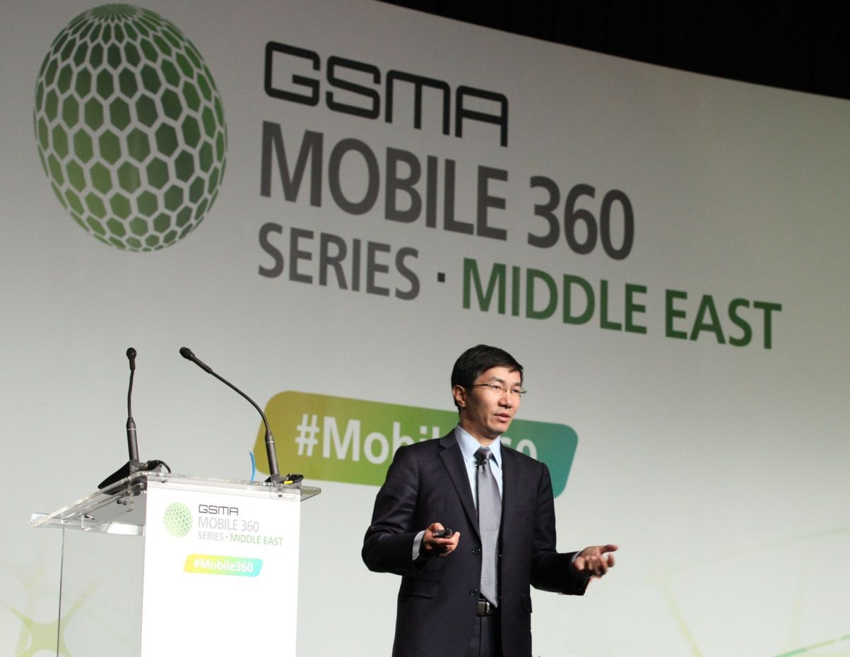 Pan Ying Weimin podczas kongresu GSMA Mobile 360 series w Dubaju