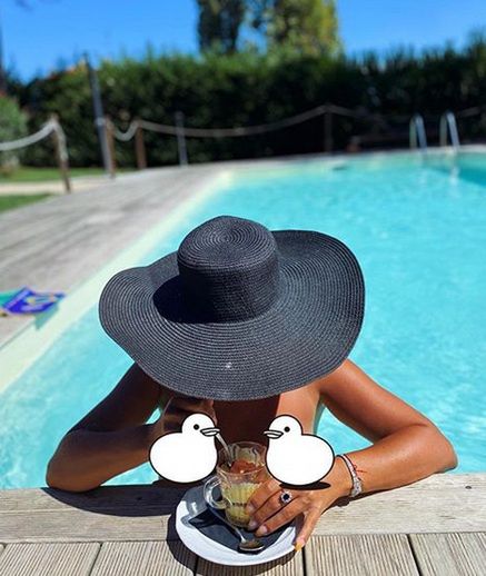 Anna Mucha topless w basenie