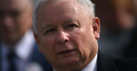 Jarosław Kaczyński awansował pracowników spółek PKP na swoich asystentów