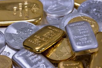 Złoto i srebro odbija po historycznym spadku. Oto co dzieje się na rynku