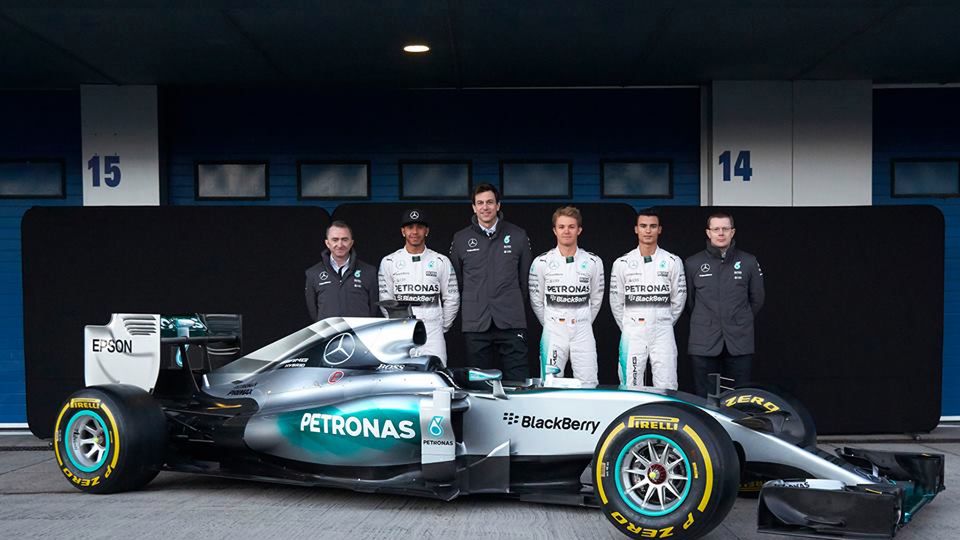 Mercedes chwilę po prezentacji wziął się ostro do roboty i przejechał ponad 2-krotny dystans wyścigu