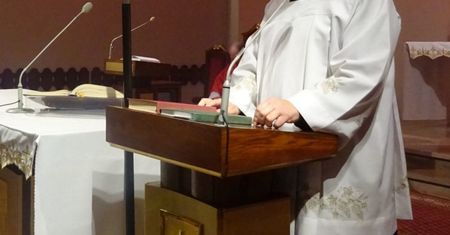 Znany ksiądz z Radomia miał molestować młode kobiety. Kuria przeprasza